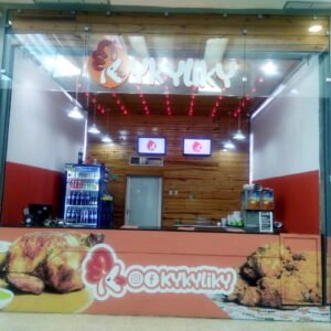 Fachada de la tienda Kykyliky que frece el mejor pollo al precio más conveniente