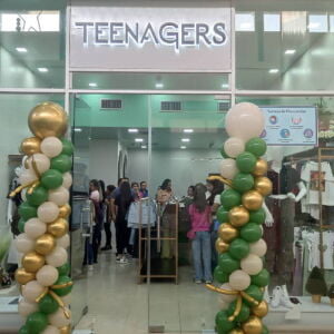 Fachada de la tienda de moda juvenil Teenagers en Metrosol Maracaibo