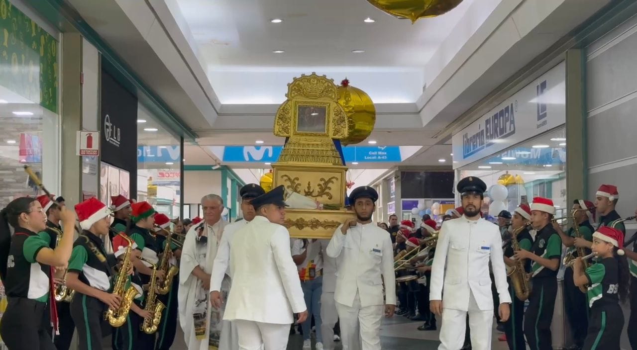 Navidad Mágica: Banda Show Manuel Morales Carabobeño durante la procesión de la imagen de la Chinita