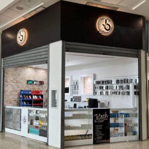 Fachada de la tienda de servicio técnico para celulares Jotech en Metrosol Maracaibo