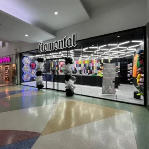 Fachada de la tienda Elemental en Metrosol Maracaibo