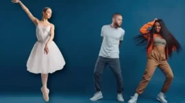 Tres bailarines sobre un fondo azul oscuro: a la izquierda, una mujer bailando ballet clásico con tutú blanco; a la derecha, un hombre y una mujer ejecutando pasos de baile urbano y moderno