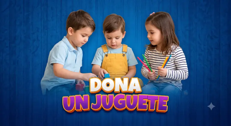 Niños jugando con juguetes donados durante la campaña Dona un Juguete